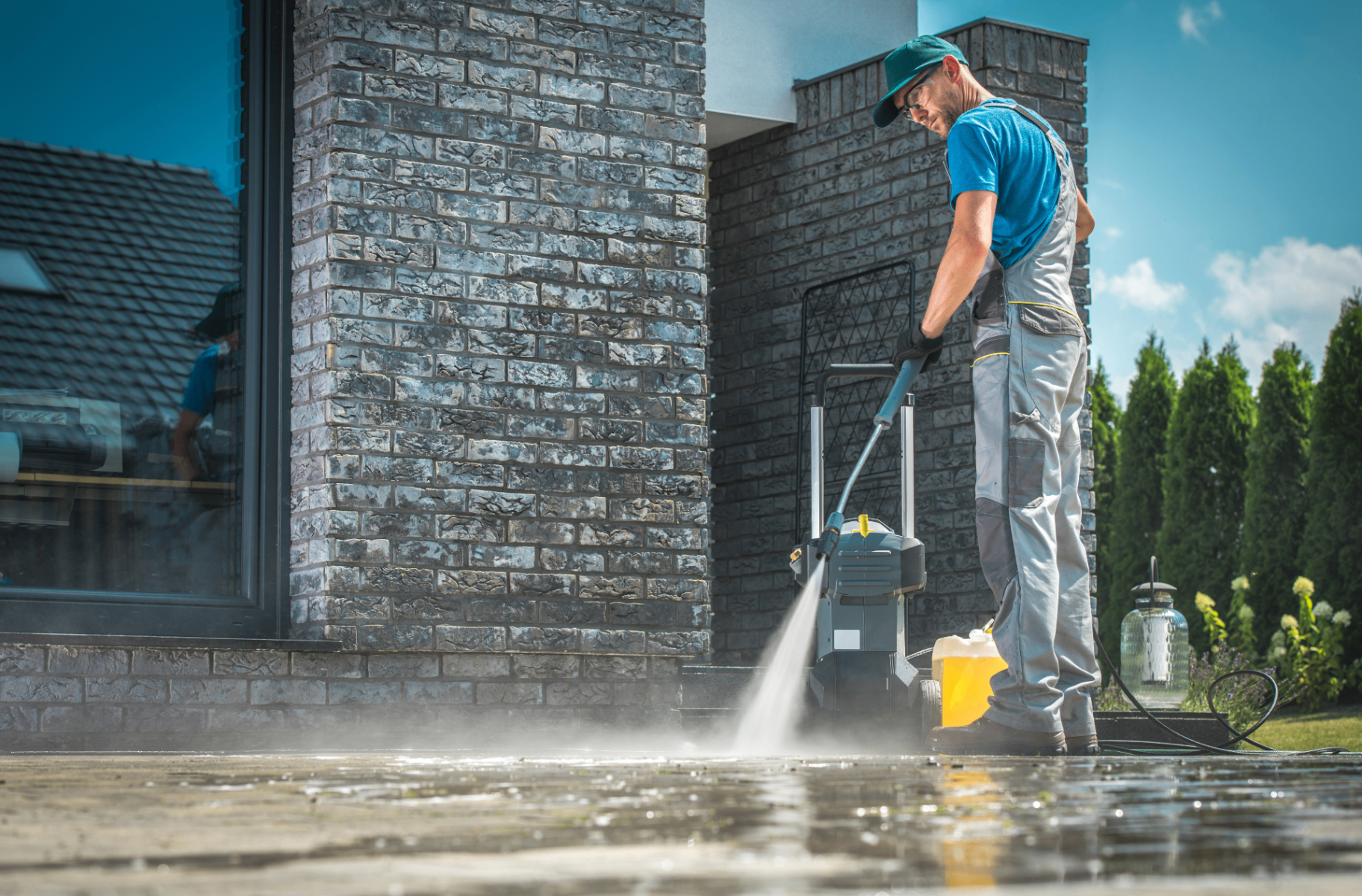 Industriële schoonmaak — hogedrukreiniging van gevel